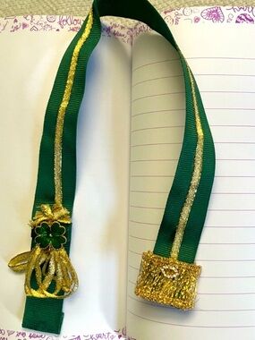 New 16” Handmade Irish Bookmark Green & Gold Ribbon Shamrock & Rhinestone kisses